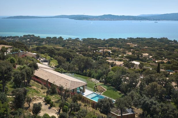 New contemporary architect-designed villa in Grimaud - panoramic sea view