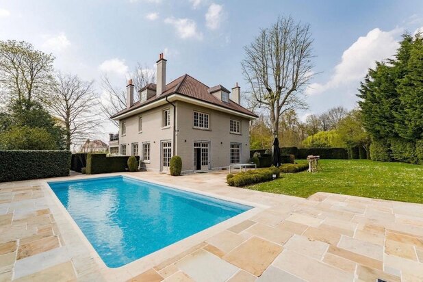 At Espinette Centrale, a very attractive villa