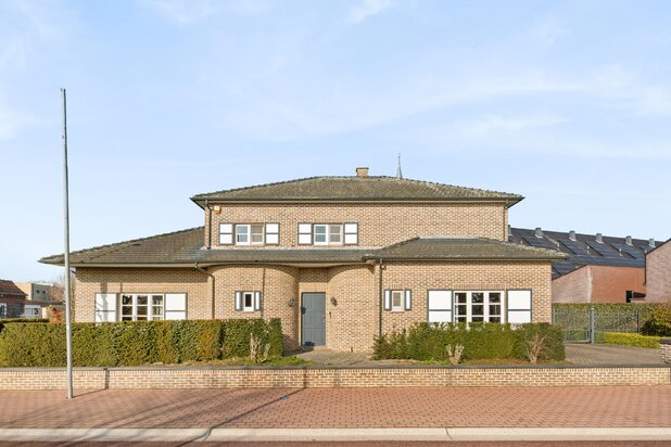 Stijlvolle villa van +-337m² op een top locatie te Kinrooi op een terrein van 1348m².