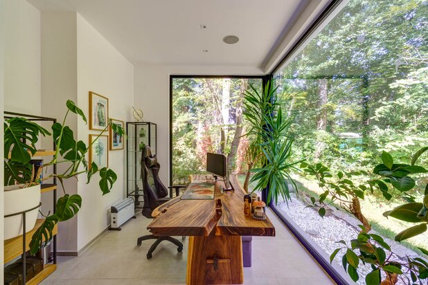 Exclusieve BEN-villa met tuin en vijver te Schoten