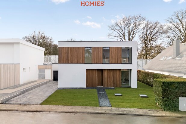 Vernieuwde energiezuinige villa op absolute toplocatie!