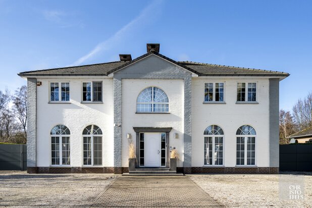 Tijdloze elegante villa met praktijkruimte (422 m²) op perceel van 1.672 m²