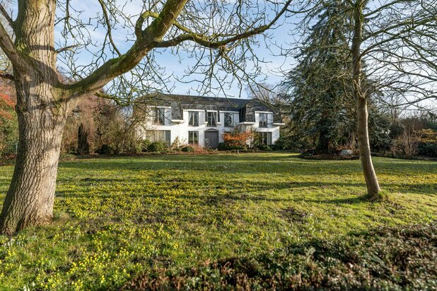 Villa d'architecte de caractère sur un domaine exceptionnel à Diepenbeek