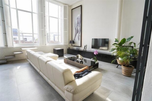 Architecturale luxe loft – zeldzaam, stijlvol & met staanplaats...