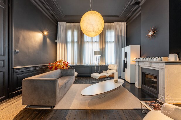 Architecturaal herenhuis met zwembad in hartje Brugge