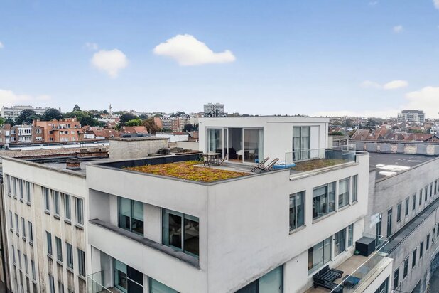 Recent duplex-penthouse naast winkels en het Ter Kamerenbos