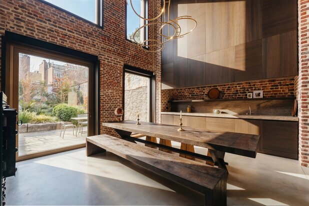 Schitterend, volledig gerenoveerd burgerlijk huis met een tuin op het zuiden