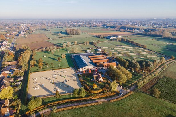 Professioneel hippisch eigendom I Oost-Vlaanderen
