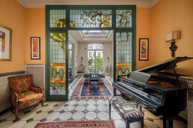 Monumentaal herenhuis aan de Brugse Reien