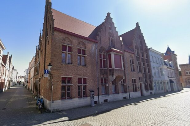 Een Zeldzame Vastgoedparel: Monumentaal Hoekcomplex in het Hart van Brugge