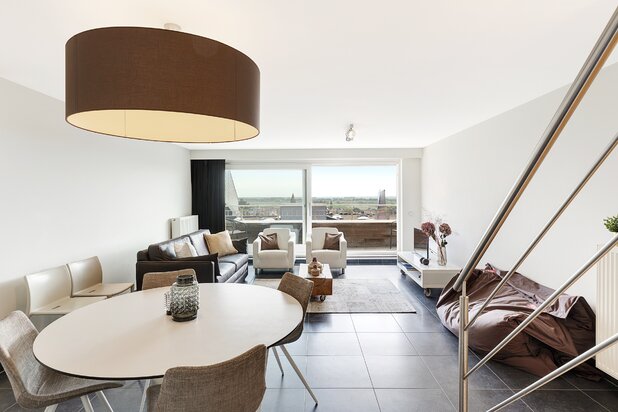 Ruim Duplex appartement op enkele passen van de Zeedijk te Duinbergen
