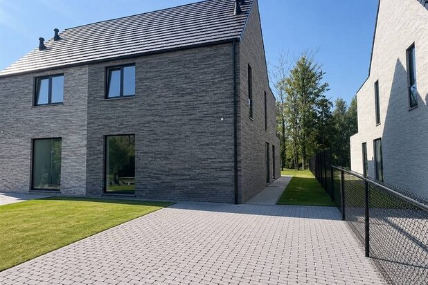 LAATSTE NIEUWBOUW met 4 slpks en grote zuidgerichte tuin