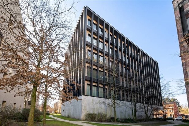 Appartement lumineux d'environ 148 m² avec terrasse donnant sur Het Kanaal