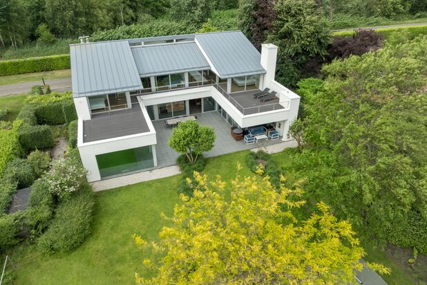 Unieke eigendom aan het exclusieve privé meer Miramar te Mol / Dessel !