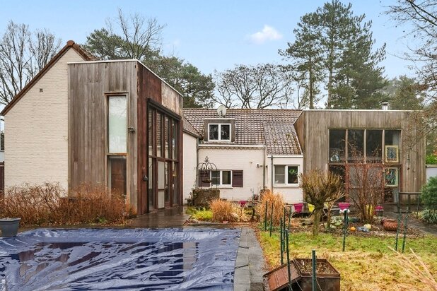 Landhuis van 269m² op 15 are met praktijkruimte/kantoor of kangoeroewoning