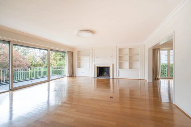 Prachtig appartement ± 291m², terras, parkeerplaatsen