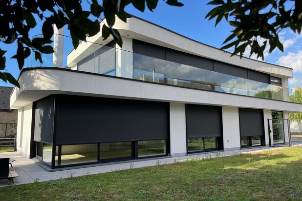 Recent gebouwde, energiezuinige villa gelegen in een rustige dreef van een centraal gelegen villawijk te Knokke-Heist.