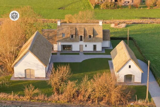 Authentieke hoeve met panoramisch zicht op de Mandelvallei.