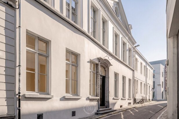 Luxe appartement met zuidgerichte tuin aan Sint-Baafs