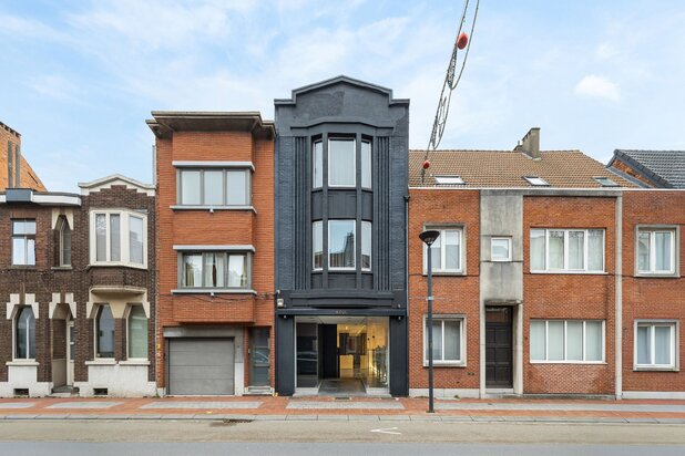 UNIEK HANDELSHUIS MET WINKELRUIMTE, STIJLVOLLE WOONST, POLYVALENTE RUIMTE EN TUIN MET ZWEMBAD IN ZWIJNDRECHT