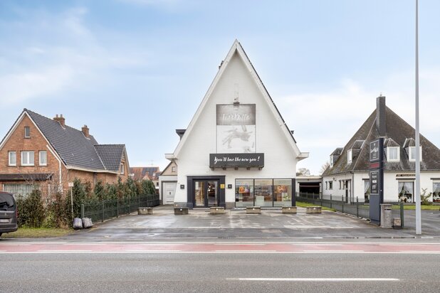 Karaktervolle (praktijk)villa op strategische & commerciële locatie te Gistel
