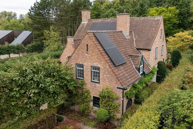 Villa met kantoor en 5 slpk. in groene rand van Turnhout