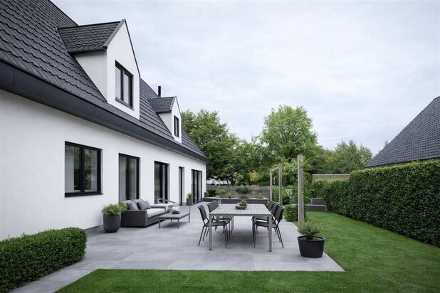 Unieke eigendom met ruimte, licht en leefcomfort in Sint-Denijs-Westrem.