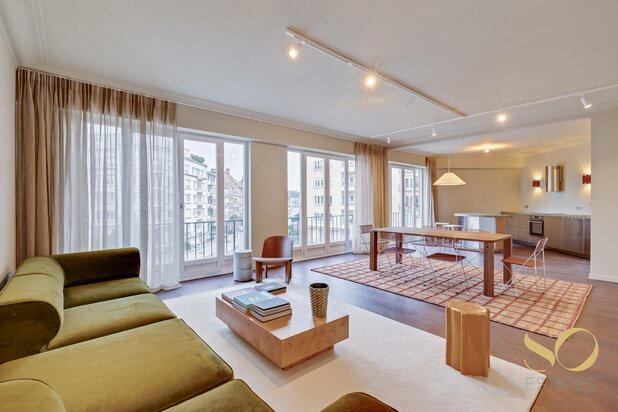 Gerenoveerd lichtrijk architectenappartement met open zicht