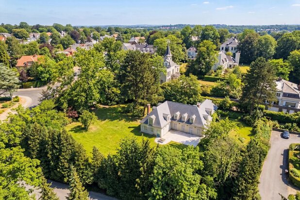 Uitzonderlijke situatie, grote woning te renoveren