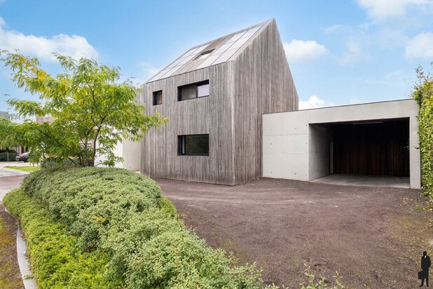 In groen gelegen architectenvilla op grond van 2.001m²