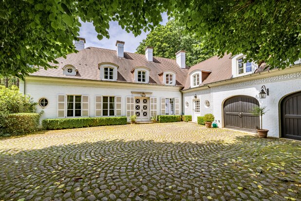 Mooie gerenoveerde Villa 490m² - 37 are zuid-west - Zwembad