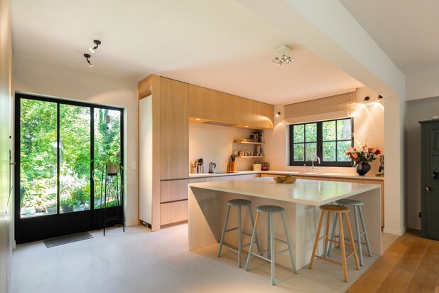 Living and working in tune with nature – villa with practice space