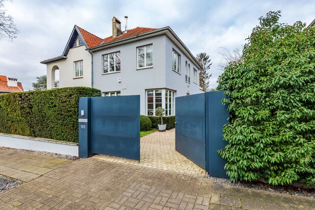 Prins van Oranje Prachtige villa met 3 gevels