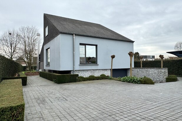 Stijlvolle villa op 909 m² met garage en afgesloten tuin