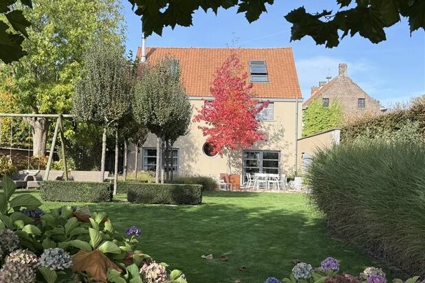 Hoogwaardig afgewerkte herenwoning + bijgebouw 84m2.