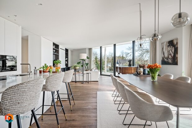 Exclusieve penthouse met 5 slpkrs, riant terras en ruime garage