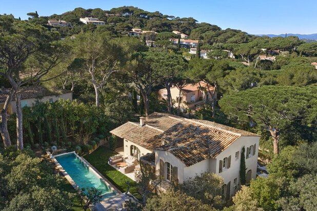 Newly built high-end villa located within a secure domain in Saint-Tropez