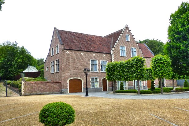 prachtige VILLA met 170 m2 kantoor- of hobbyruimte of 2e woning * prachtig PARK / WEIDE  * 1,27 hectare * nabij LEUVEN