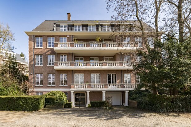 Chemin de Ronde, Superbe Rez de-JARDIN +/- 177 m² 