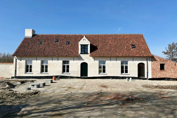 Prachtig casco-landhuis met extra bijgebouw. 