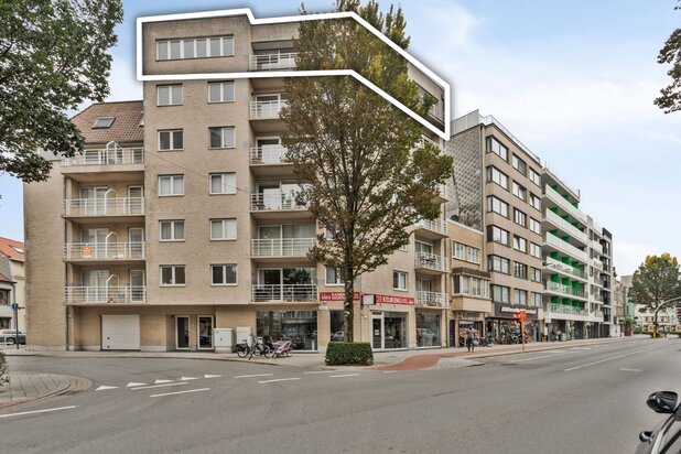 Riant dakappartement met 4 slpks, dressing/bureau en 3 terrassen