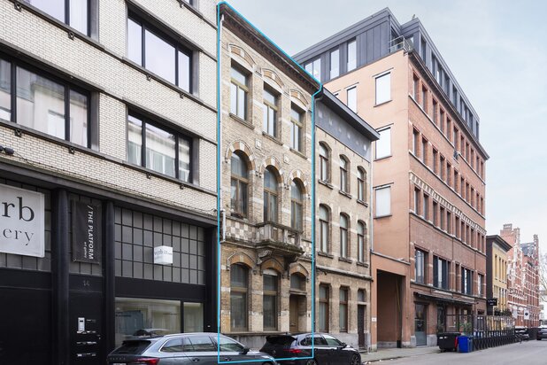 Te renoveren herenwoning nabij het KMSKA