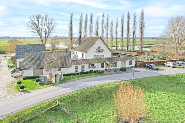 Restaurant met privéwoning en 2 B&B-kamers op 4.370 m²