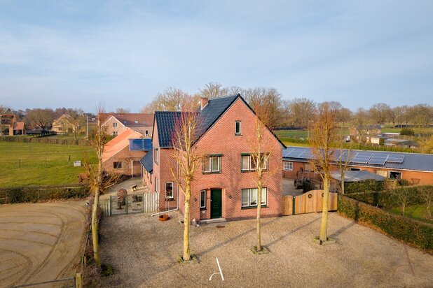 Landelijk wonen met volwaardige paardenaccommodatie op 7.929 m² in Tongerlo (Bree)