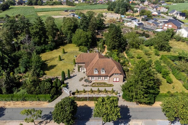 Riante karaktervolle villa met parktuin op ruim 1 hectare