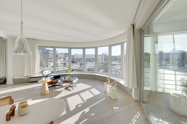 Vie exclusive à la marina avec vue sur le MAS