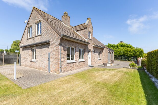 Villa met zonnige tuin in Westende