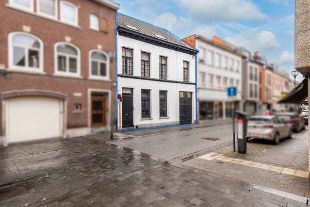 Gerenoveerd burgerhuis anno 1850 met binnentuin en patio