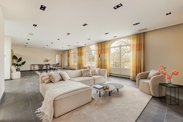 VILLA APPARTEMENT MET ZUIDWEST GEORIËNTEERD TERRAS