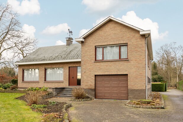 SPLITLEVEL VILLA OP 4.628m² MET WEIDS UITZICHT